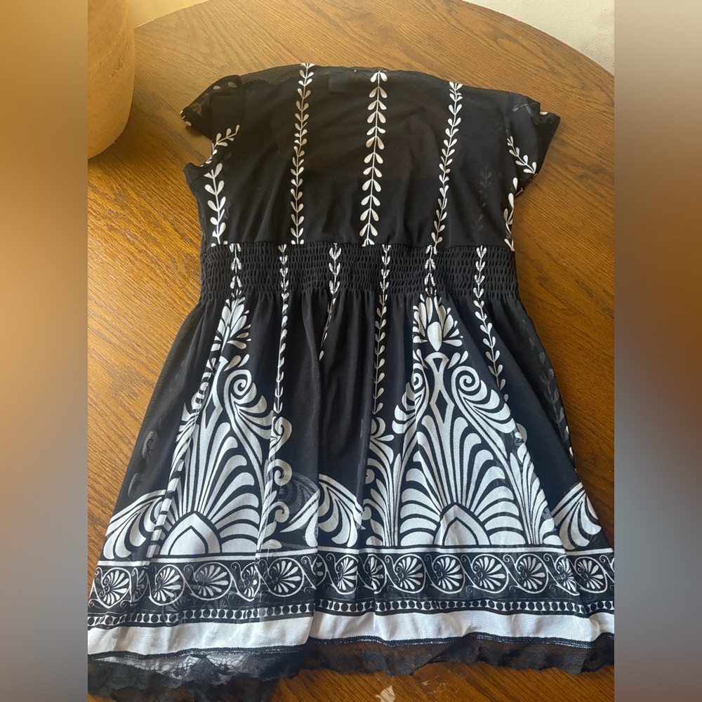 Black and White Women's Blouse - Picture 7 of 7